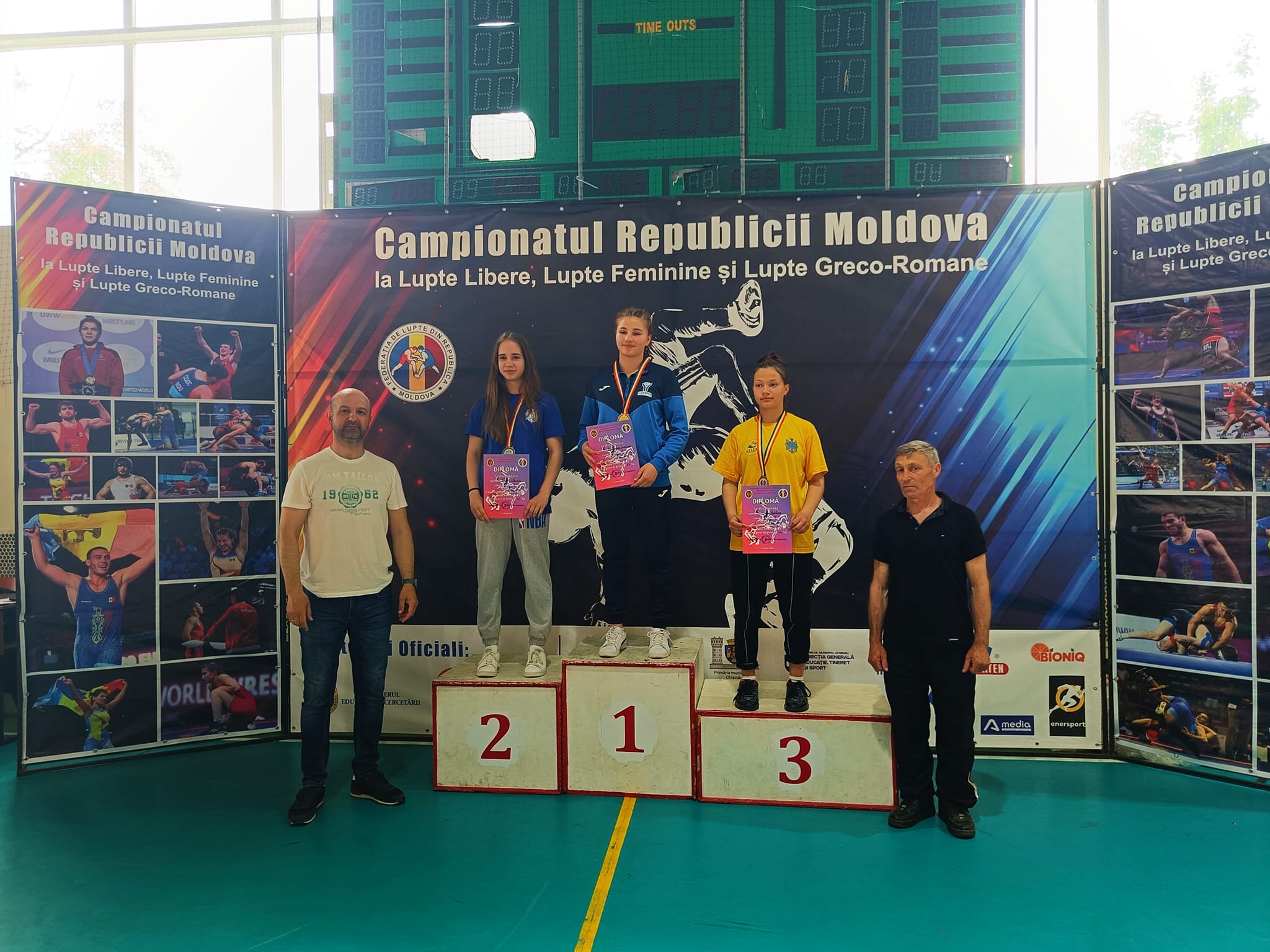 (ФОТО) Спортсмены района Басарабяска заняли 4 призовых места на чемпионате Молдовы по вольной борьбе