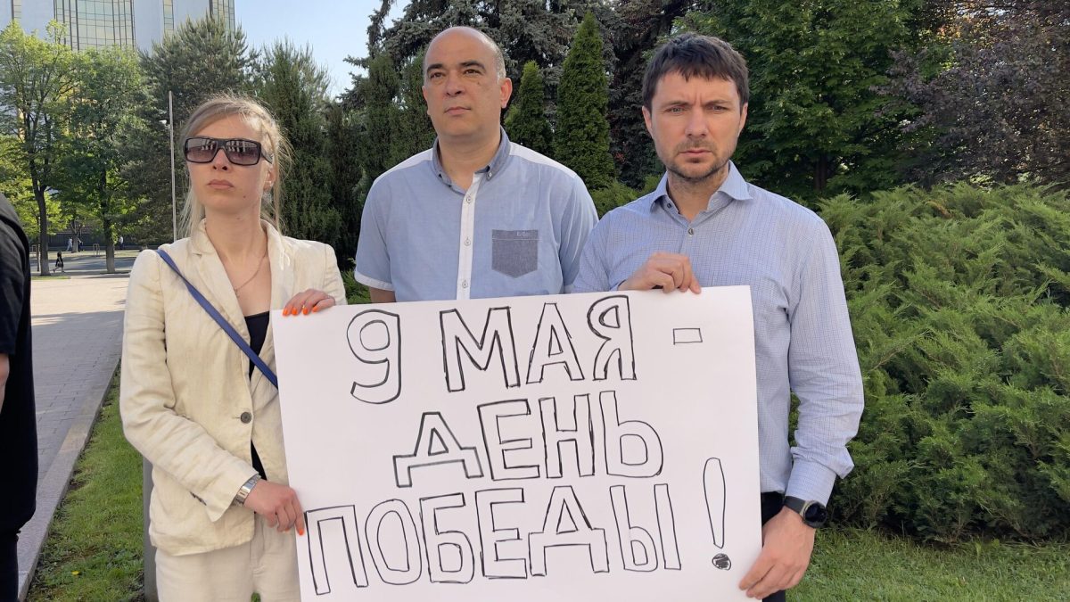 Перед зданием парламента прошел протест против переименования Дня Победы в День памяти