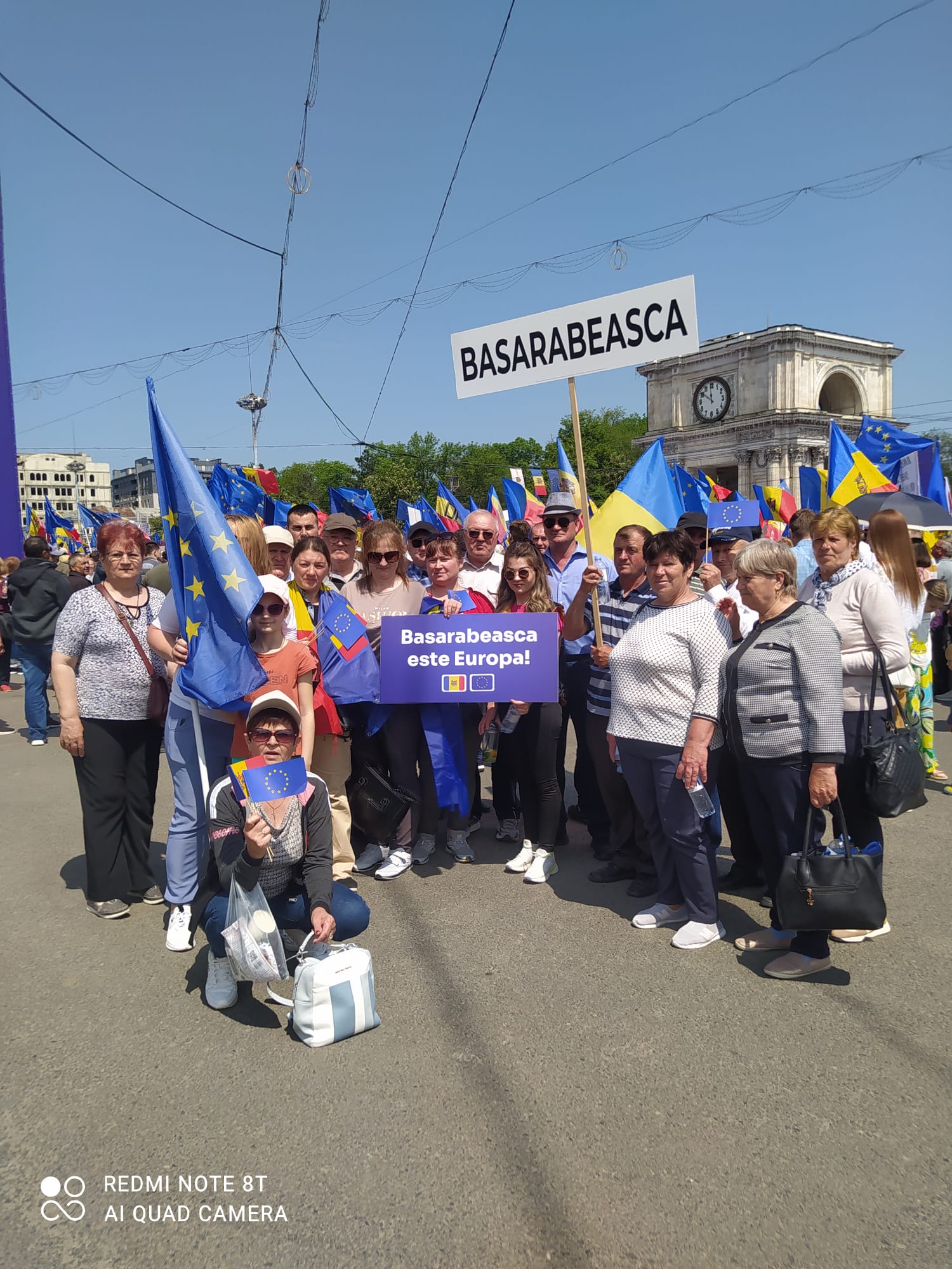 (FOTO) „Vreau schimbare în Moldova”. Locuitorii din raionul Basarabeasca au susținut drumul European de dezvoltare a țării