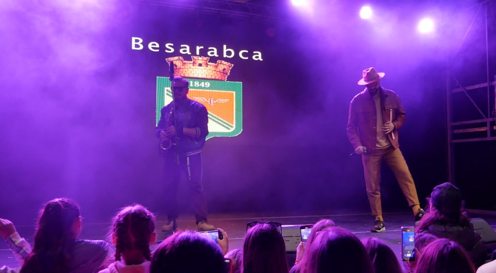 «Лучше бы дороги сделали»: что жители района Басарабяска говорят о концертах ко Дню семьи и Дню города