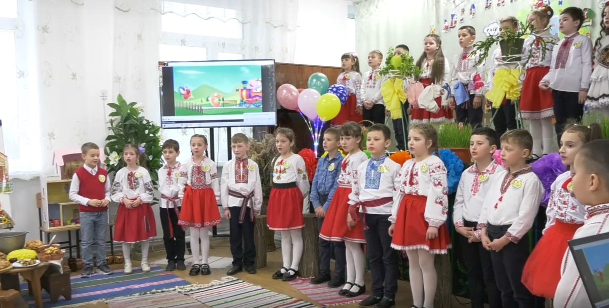 (VIDEO) Micuții clasei I-îi, din liceul ,,M.Basarab”, și-au luat rămas bun de la abecedar