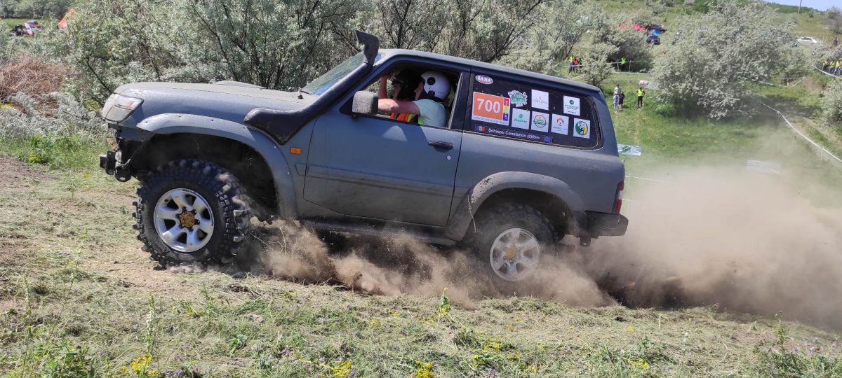 (ФОТО) В Чимишлии гонщики соревнуются в умении ездить по бездорожью