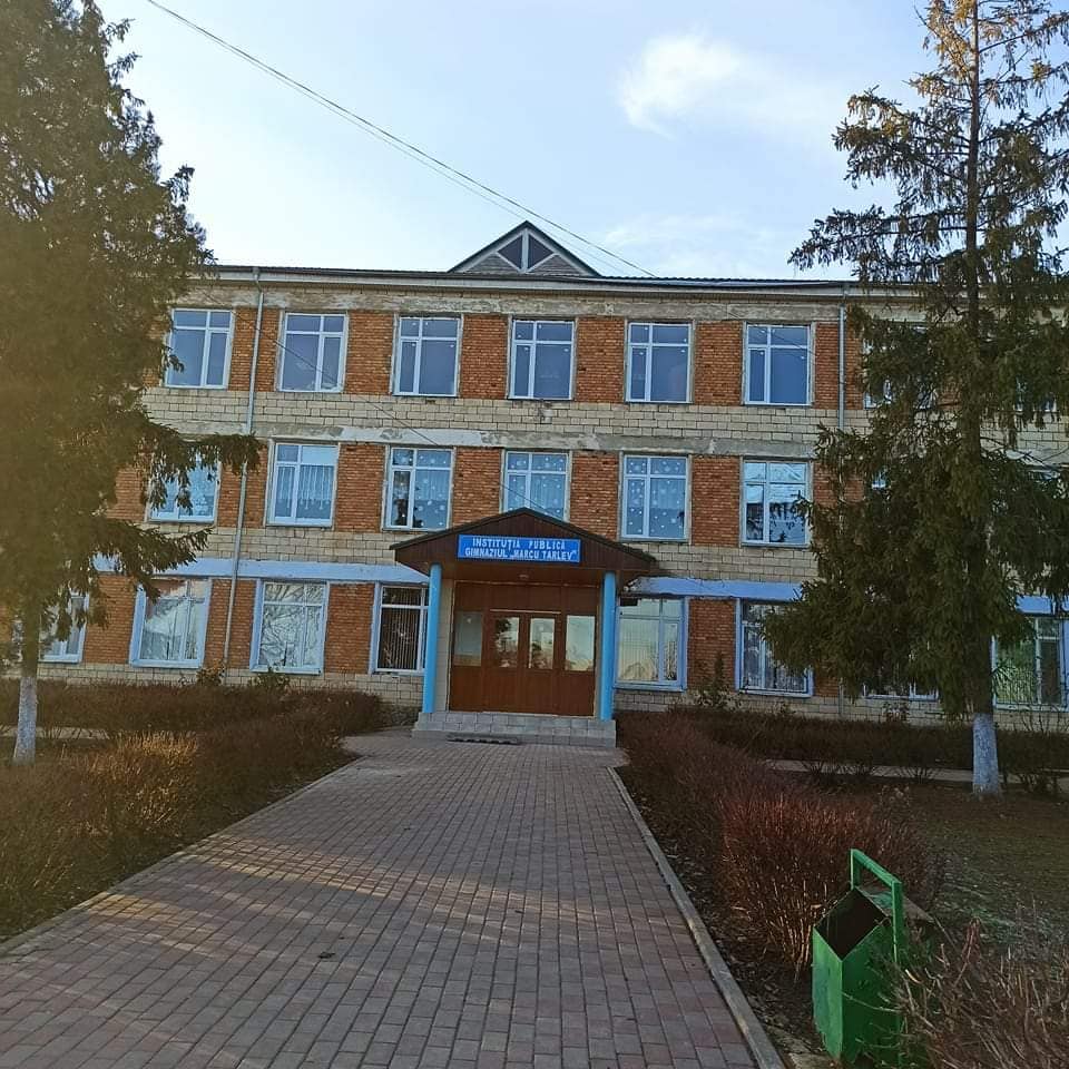 În gimnaziul ”Marcu Tarlev” din s. Bașcalia au loc lucrări de reparație a podelelor