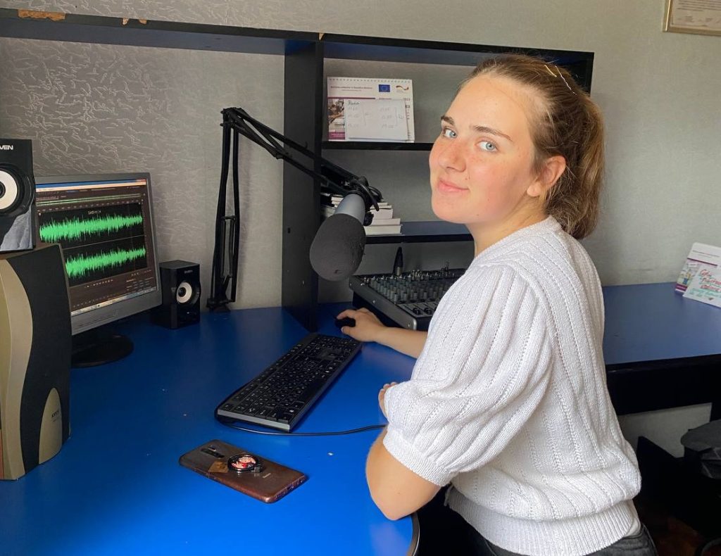 Radio BASfm a reluat știrile în rusă și română: când va difuza în direct