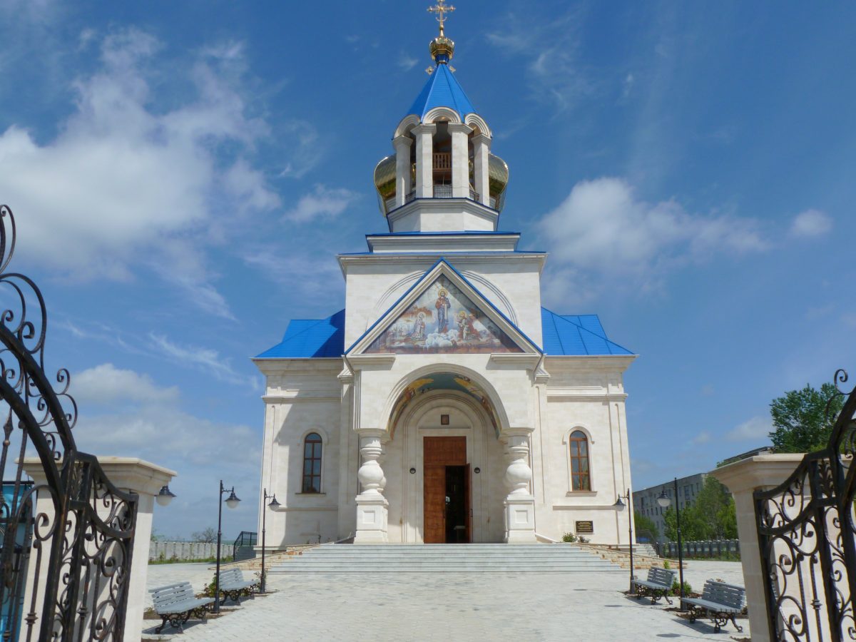 Православные христиане отмечают День Святой Троицы