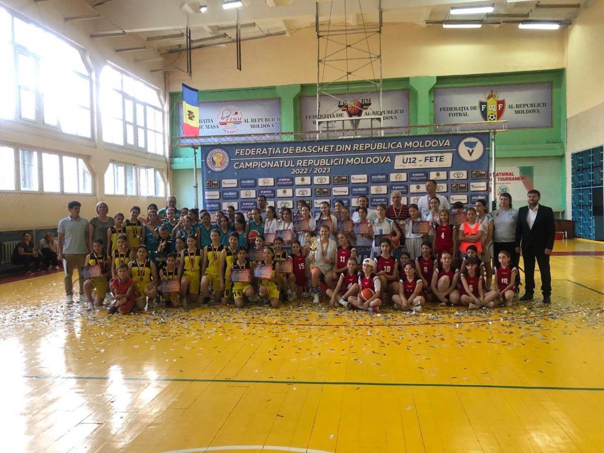Команда девочек по баскетболу заняла 2 место в Чемпионате Республики Молдова