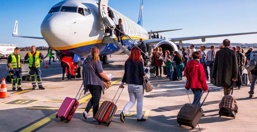 Ce măsuri trebuie de întreprins ca oamenii să nu plece din țară? Sondajul săptămânii