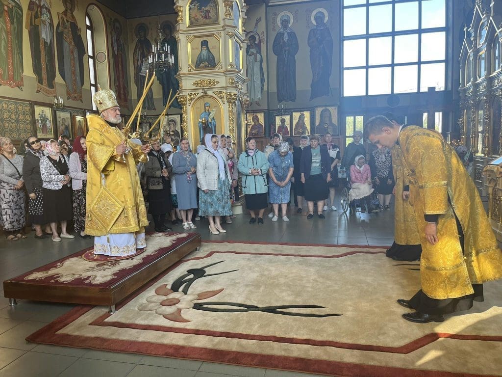 (FOTO) Raionul Basarabeasca a sărbătorit cei 25 de ani ai Episcopiei de Cahul și Comrat