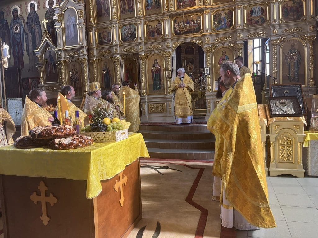 (VIDEO) Cei 25 de ani ai Episcopiei de Cahul şi Comrat au fost serbați în biserica „Sf. Nicolae” din Basarabeasca