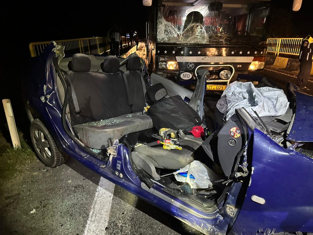 (FOTO ) Autocar cu 40 de moldoveni, implicat într-un teribil accident rutier