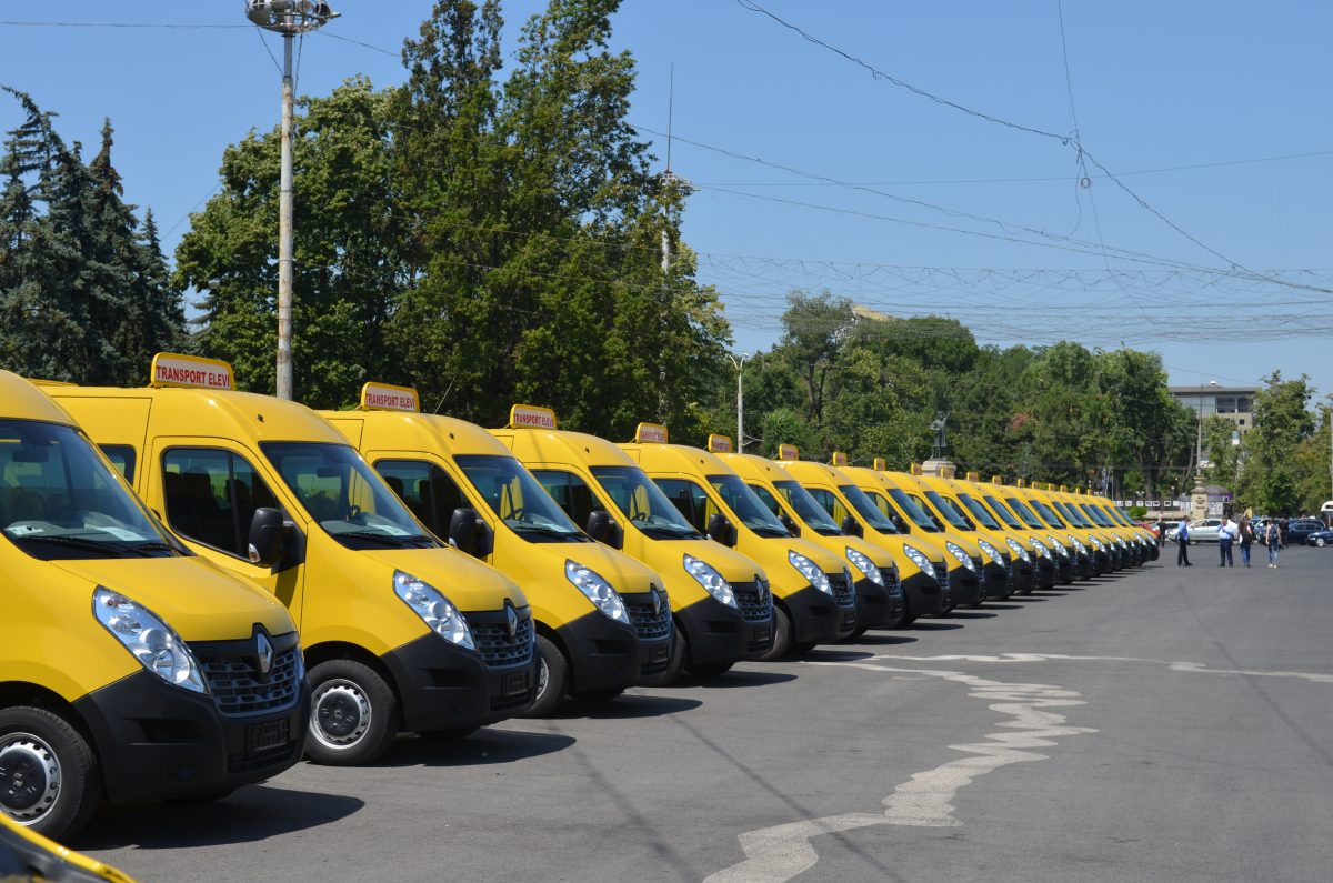 Ministerul Educației și Cercetării va procura 60 de autobuze școlare, cu sprijinul României