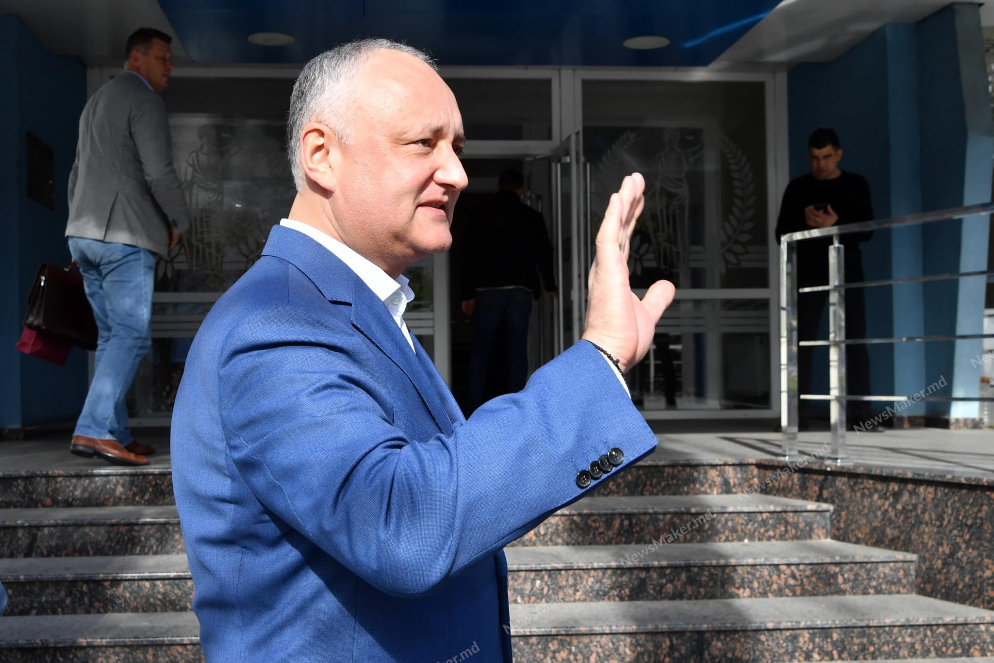 Запрет на выезд снят. Додону разрешили покидать Молдову