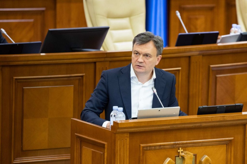 Salariile medicilor vor crește cu 15%, iar profesorii vor beneficia de o plată unică de cinci mii de lei