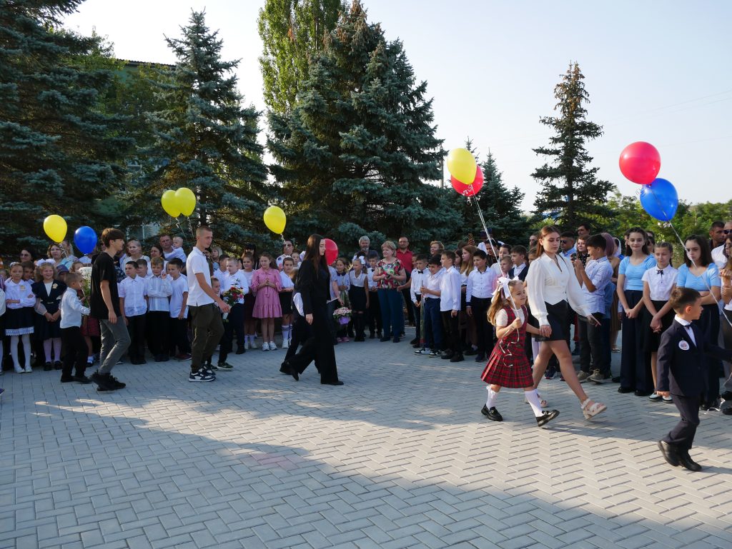 Первый звонок в лицее «А.Пушкин» г. Басарабяска: как прошла торжественная линейка