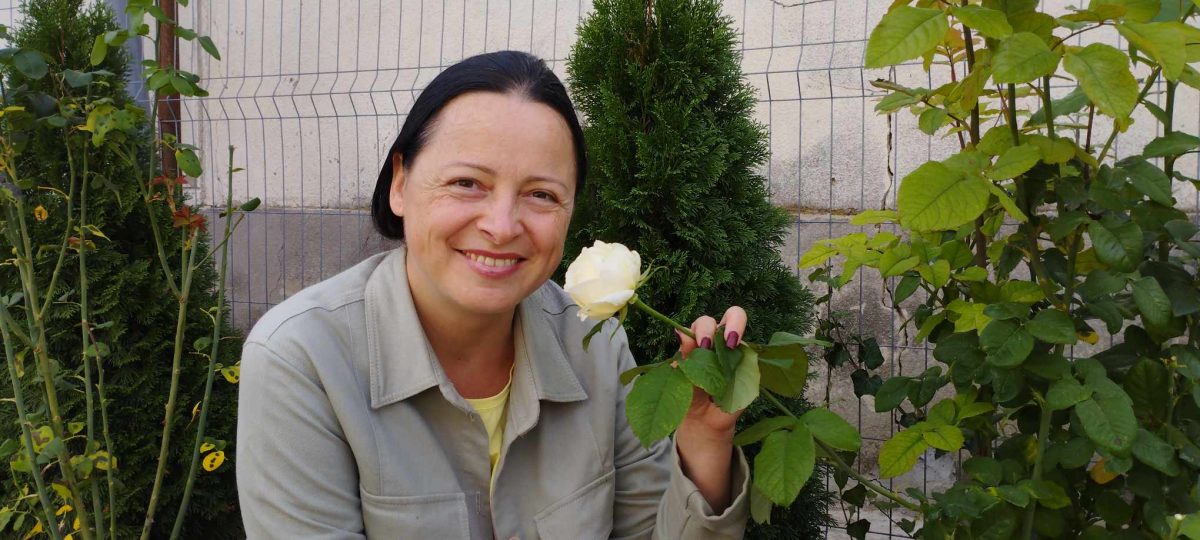 (ВИДЕО) Розарий, как новое увлечение. Художница из Басарабяски занялась предпринимательством