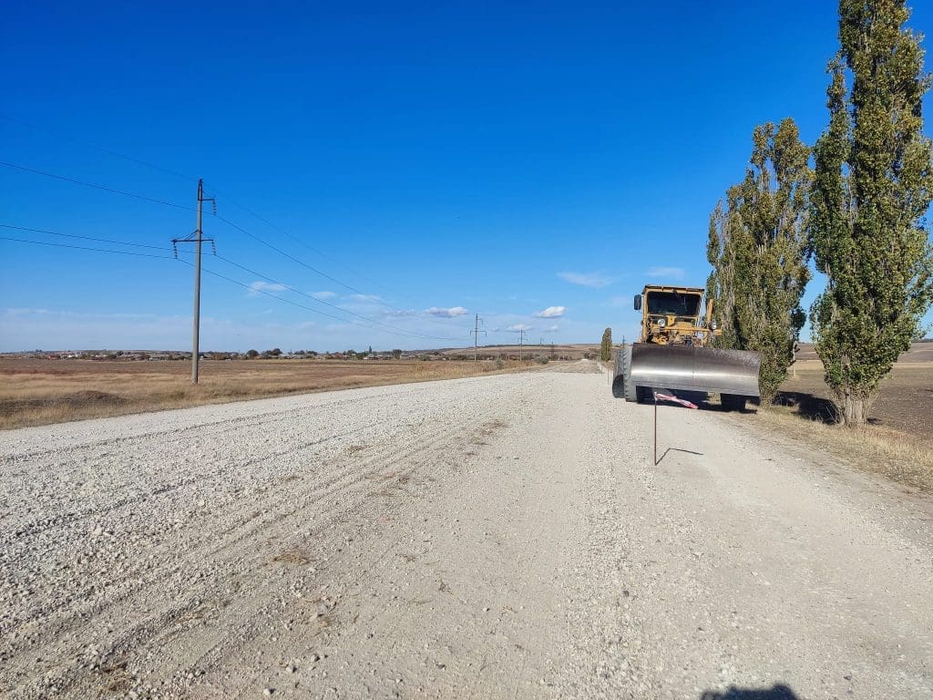 (FOTO) A început lucrările de reparație a drumului între s. Iordanovca și Carabetovca