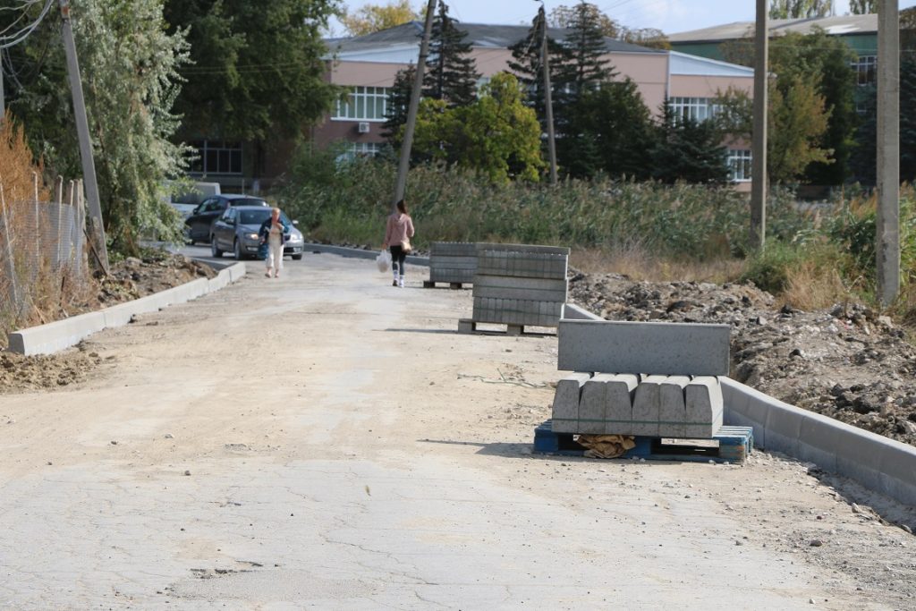 (ФОТО) В Басарабяске ремонтируют дорогу к лицею «А.Пушкин». Что еще в этом году было сделано за счет дорожного фонда