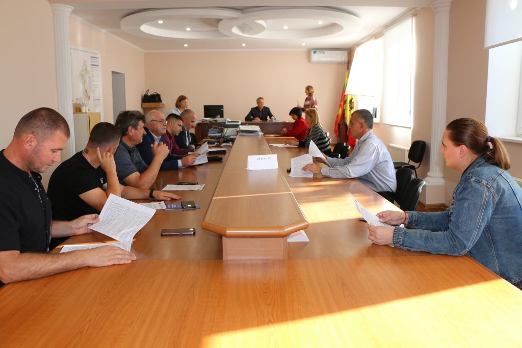 (FOTO) Concurenții electorali și redacția BAStv au semnat Codul de Conduită. Ce obligații și-au asumat