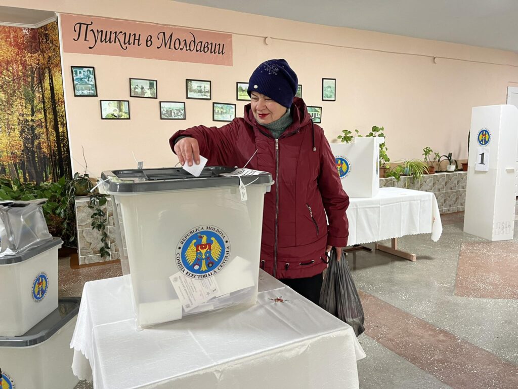 (ФОТО) В Басарабяске продолжается голосование. Какова явка избирателей на 15:00
