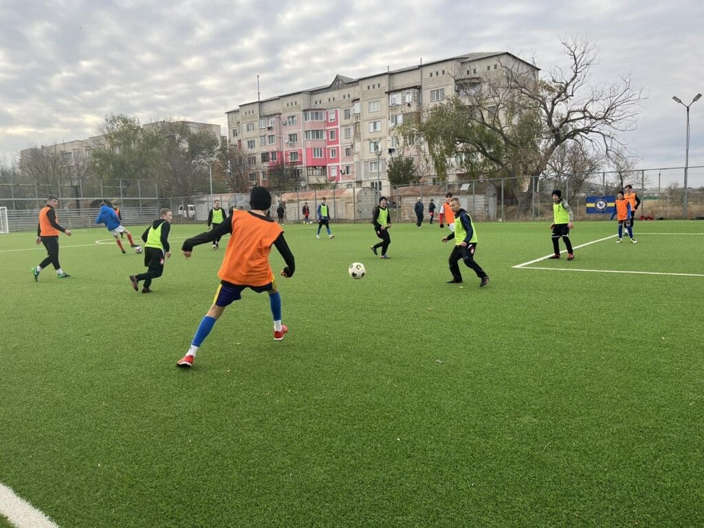 (VIDEO) În Basarabeasca a avut loc un turneu dedicat unui jucător legendar al fotbalului. Cum a evoluat competiția