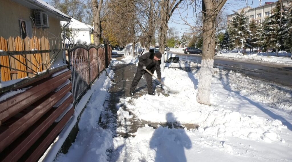 (ВИДЕО) Нежданная зима. Как Басарабяска оправляется от последствий стихии