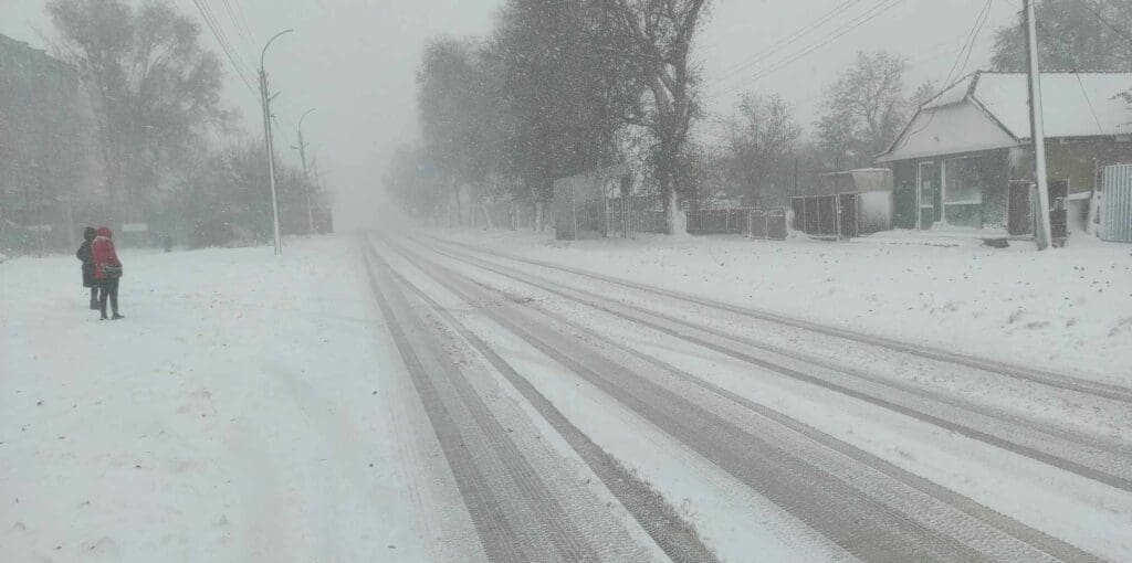 Неудобства из-за непогоды: отсутствие электричества и нерасчищенные дороги. Что еще показали результаты опроса BAStv