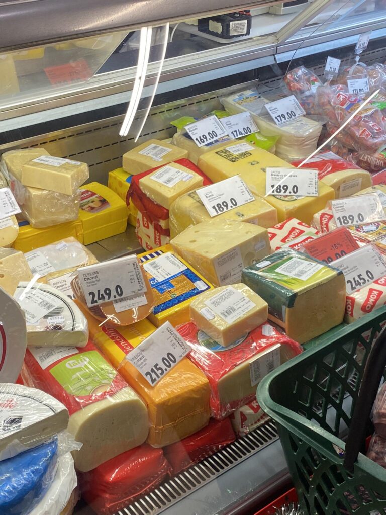 Обзор цен: сколько стоят продукты для новогоднего застолья