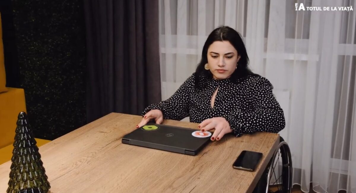 (VIDEO) ,,Principalele bariere în angajare a persoanelor cu dizabilități sunt stereotipurile și accesibilitatea”- istoria Elenei Rățoi