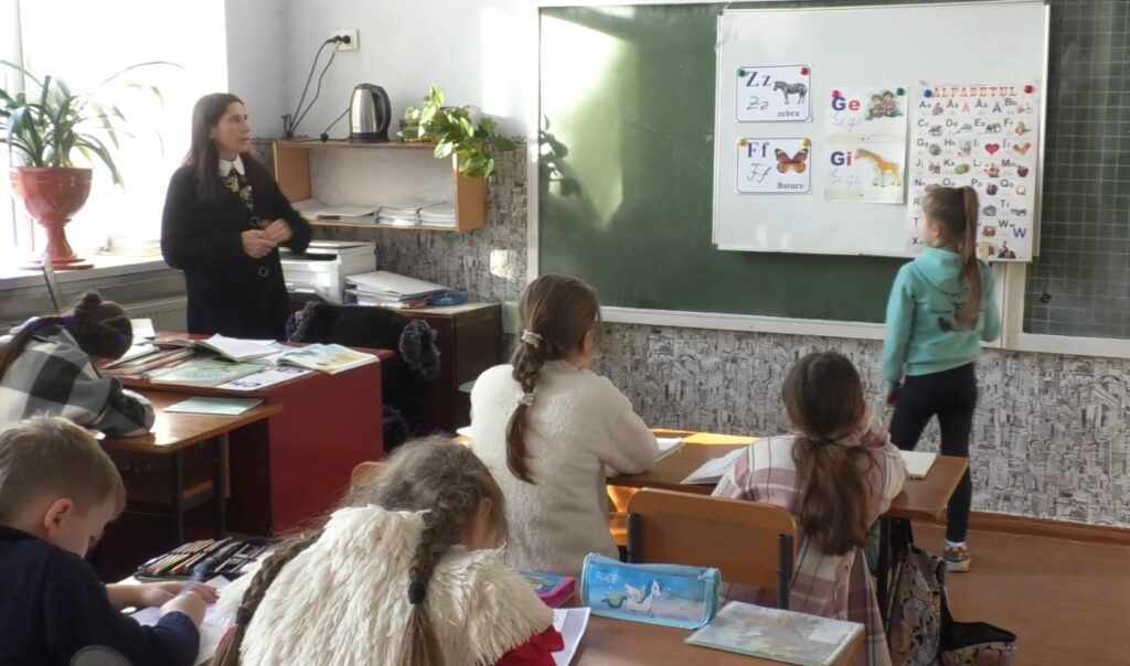 (ВИДЕО) «Мне он нужен для общения». В Басарабяске дети из Украины изучают румынский язык