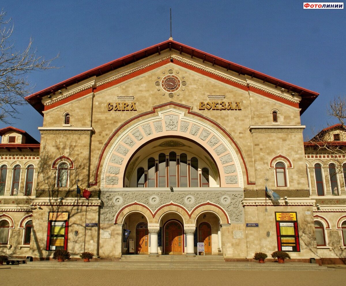 отставки руководителей аэропорта и ЖДМ