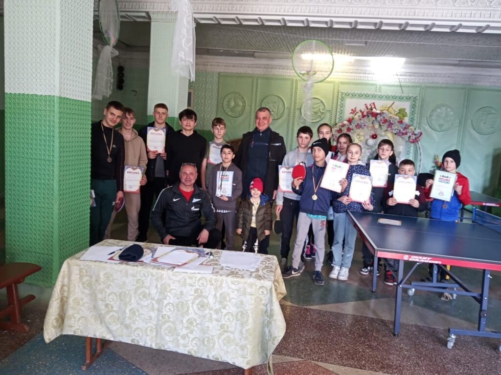 (FOTO) Campionatul s. Abaclia la tenis de masă. Cine sunt câștigătorii 