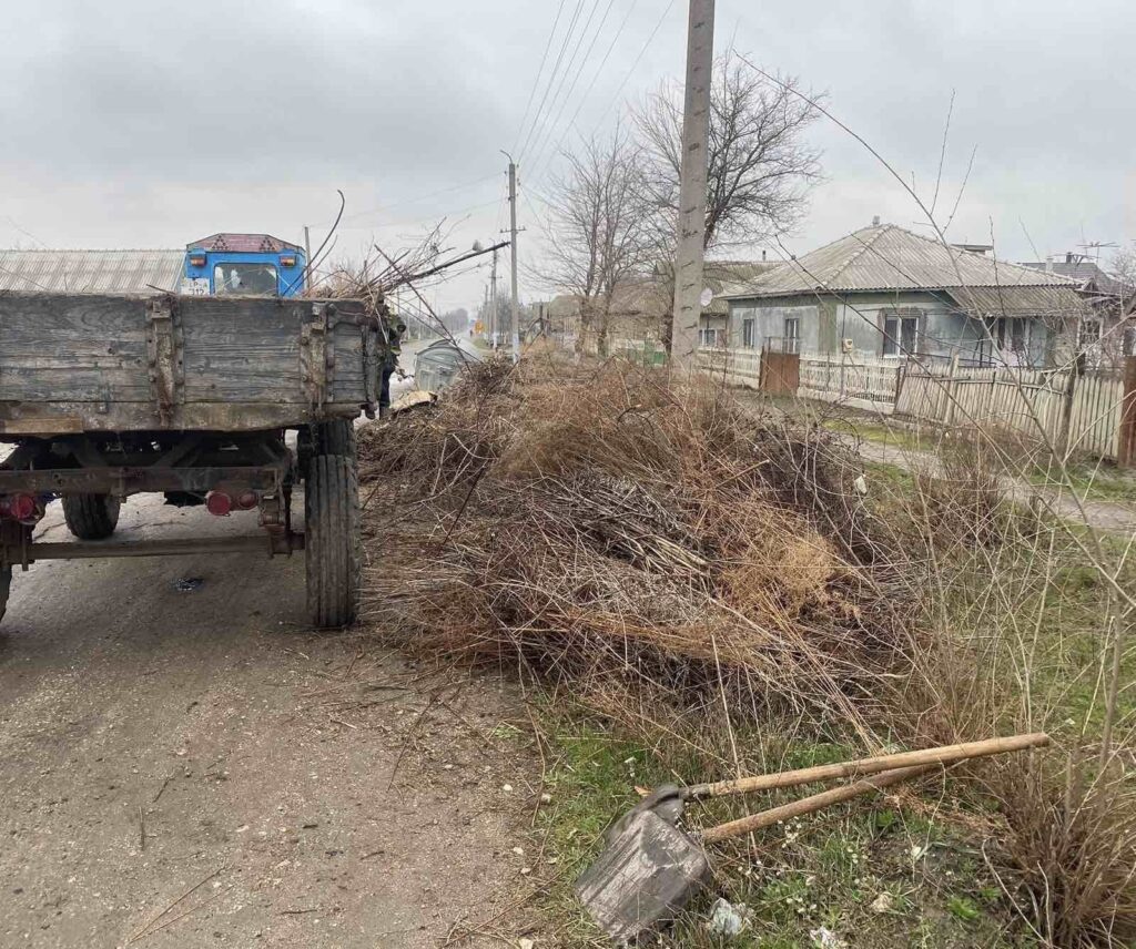(ФОТО) Жители Басарабяски могут бесплатно заказать прицеп для сбора растительного мусора