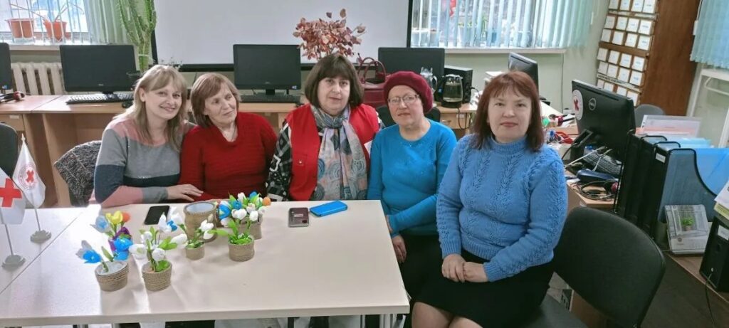 (ФОТО) Участницы Басарабяского женского клуба «Вдохновение» прошли в библиотеке мастер-класс по рукоделию