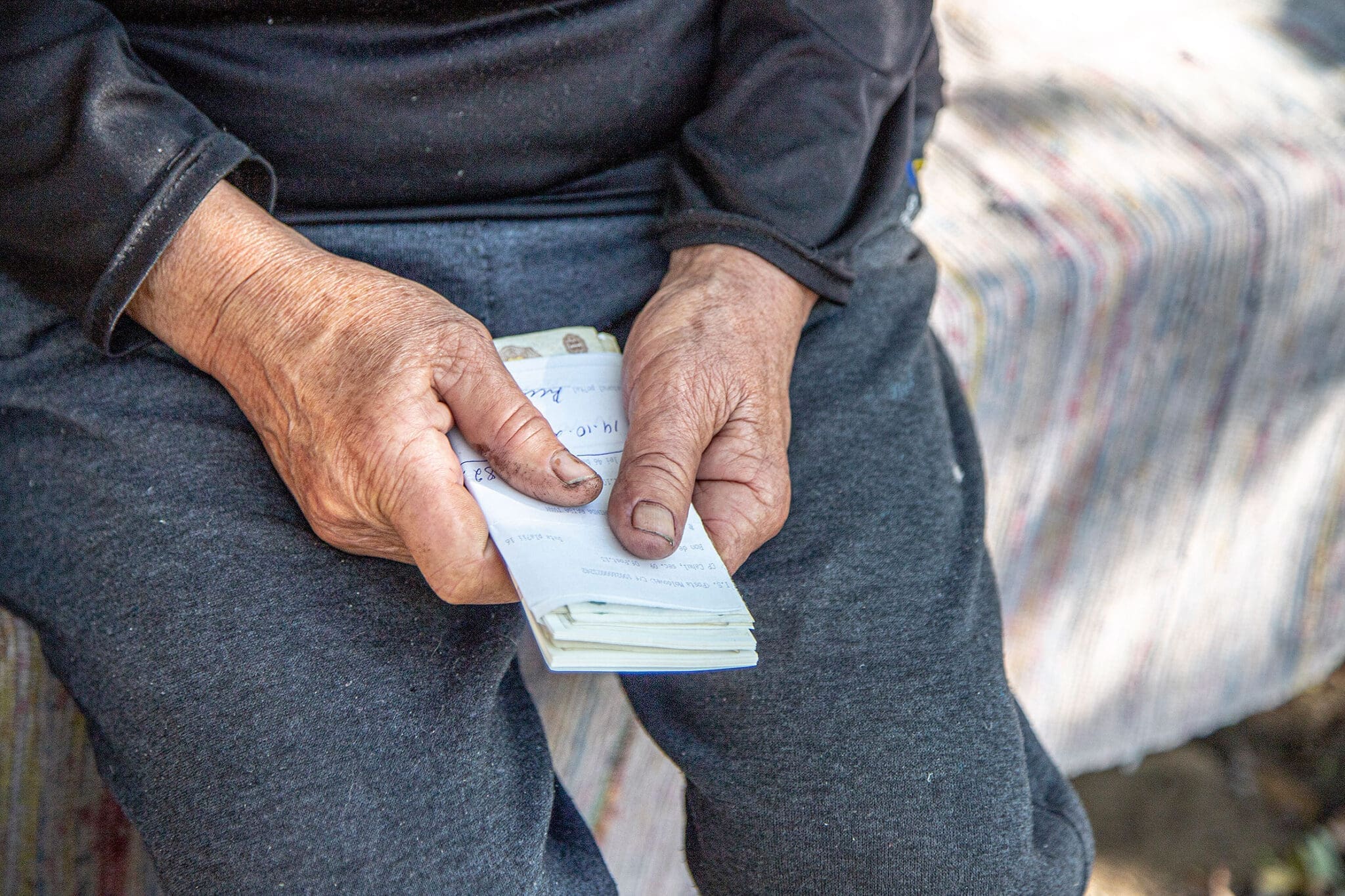 CNAS a finanțat pensiile și alocațiile sociale a deținătorilor de carduri bancare și indemnizațiile adresate familiilor cu copii