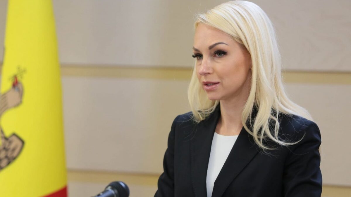 Парламент Молдовы снял иммунитет с депутата Марины Таубер