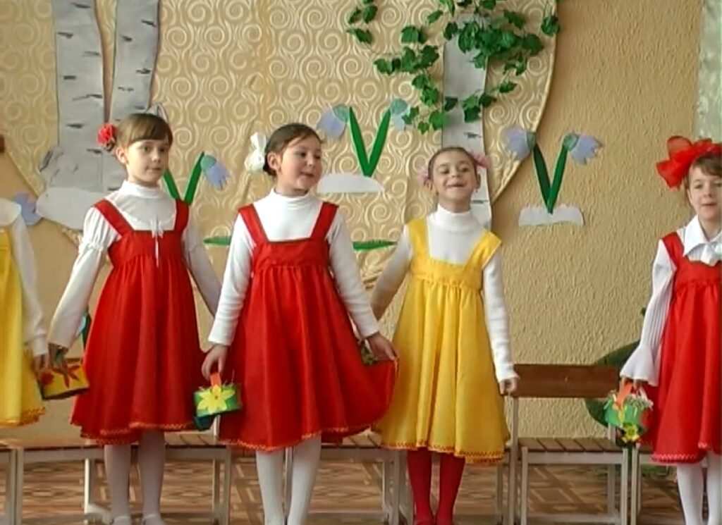 Давайте вспомним. Праздник к 8 Марта в Басарабяском детском саду "Антошка" (2009 г.)