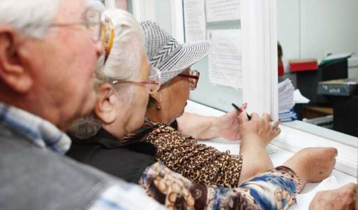 De la 1 aprilie, pensia minimă pentru limită de vârstă va fi majorată