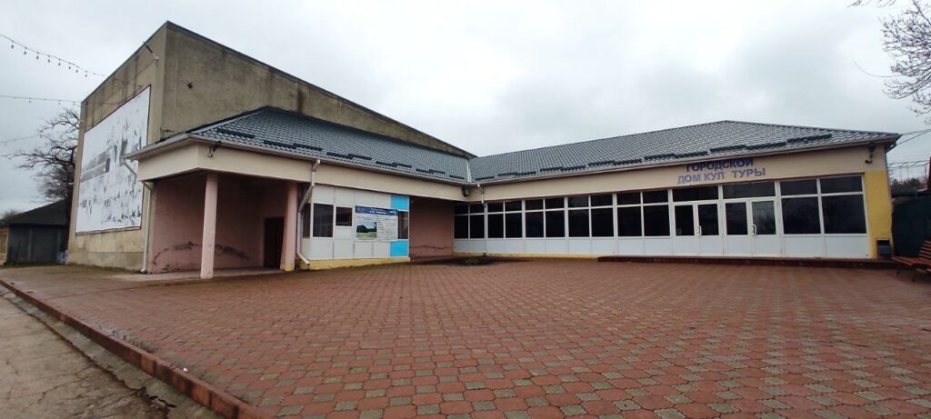 (ФОТО) В Доме культуры г.Басарабяска возобновился ремонт. Когда здание сдадут в эксплуатацию