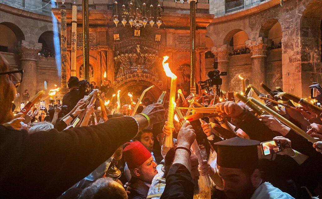 Mitropolia Moldovei va aduce și în acest an Focul Haric de la Ierusalim