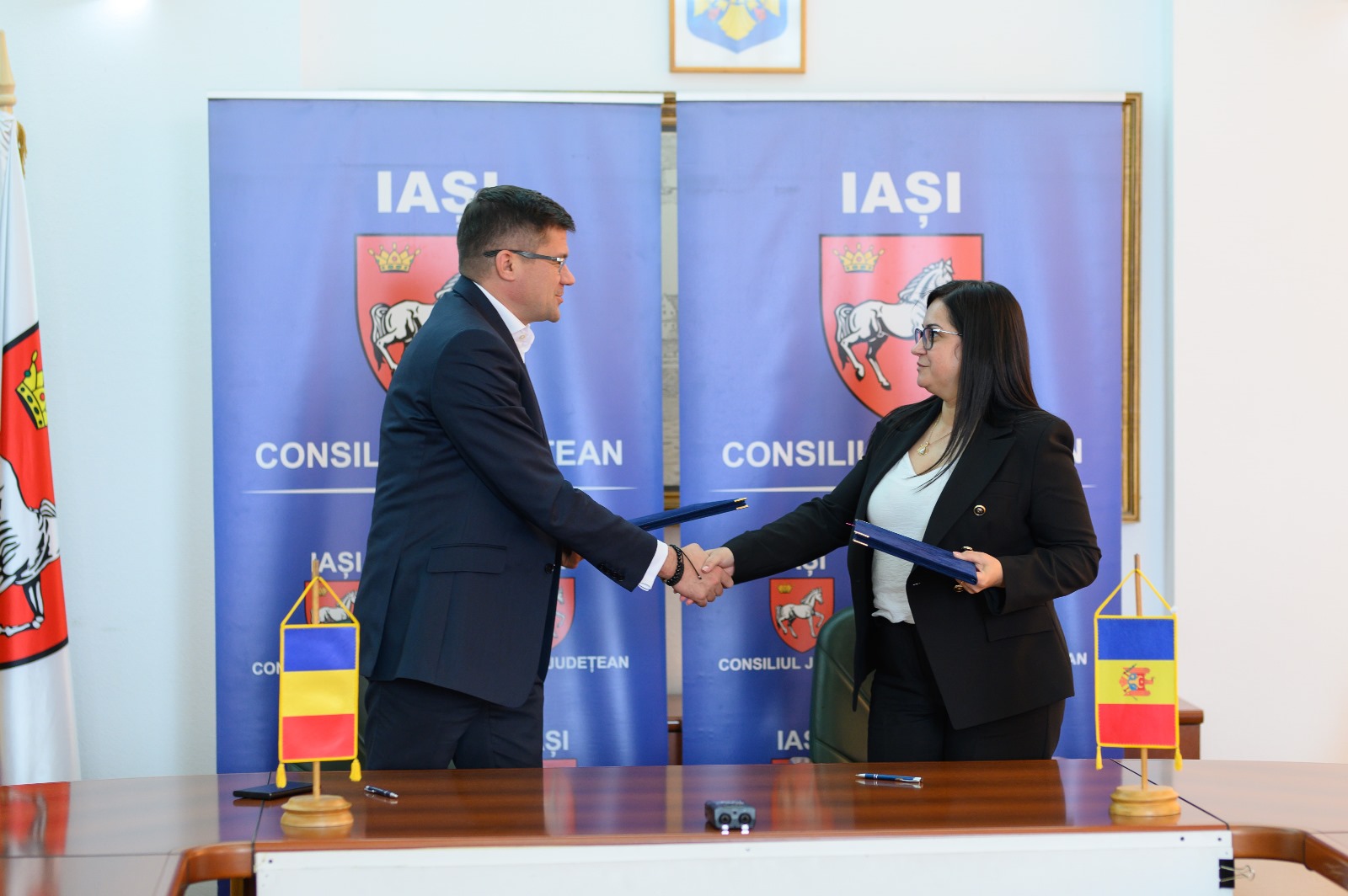 (FOTO) Basarabeasca și Iași au semnat un Acord pentru dezvoltarea regională. Ce înseamnă asta pentru raion