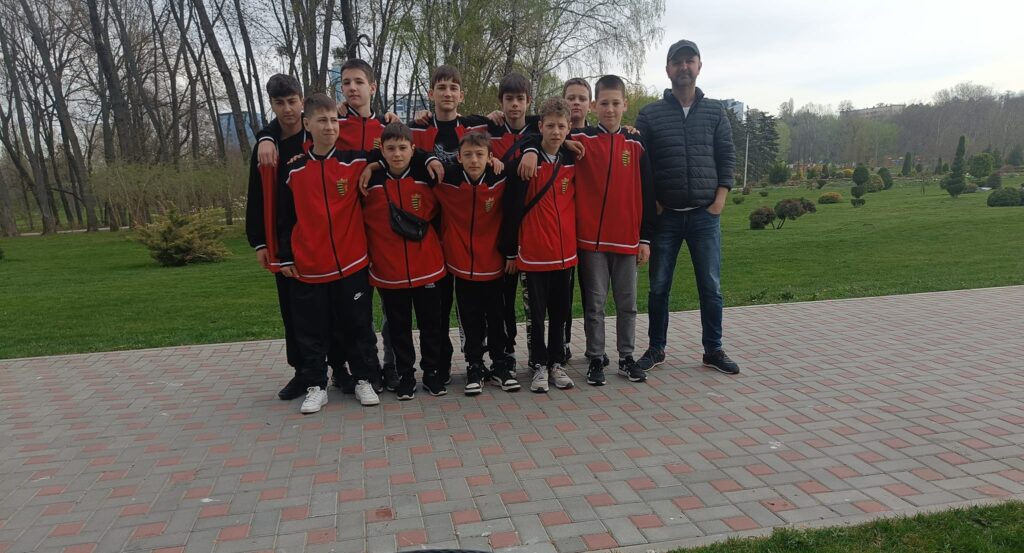 (ФОТО) Воспитанники спортшколы района Басарабяска прошли в финал чемпионата Молдовы по баскетболу U-14