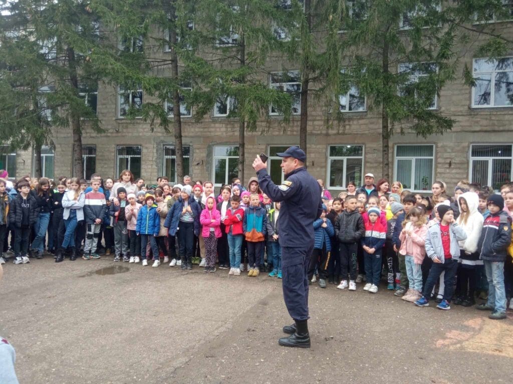 (FOTO) Simularea unui incendiu în Liceul Teoretic „Constantin Stere” din s. Abaclia
