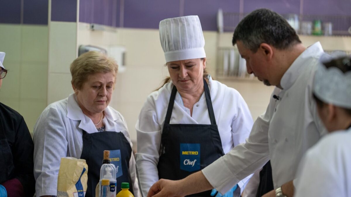 (FOTO/VIDEO) Primăvara în farfurie: Atelierul Gastronomic METRO aduce aromele și culorile bucătăriei italiene în școlile profesionale din întreaga țară