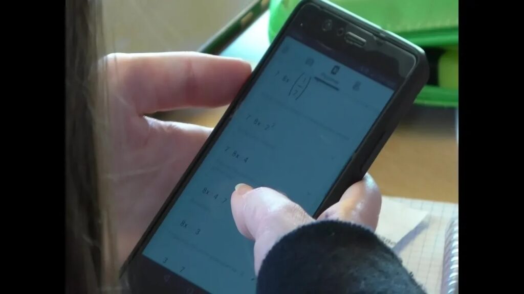 Давайте вспомним. Мобильные телефоны: польза или вред для подростков? (2019 г.)