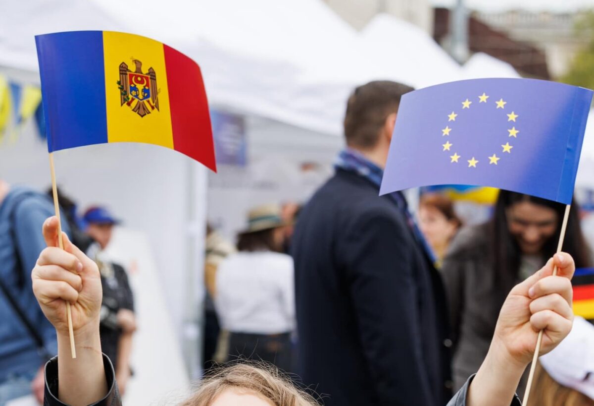 56% респондентов поддержали бы вступление Молдовы в ЕС. Что еще показал опрос общественного мнения