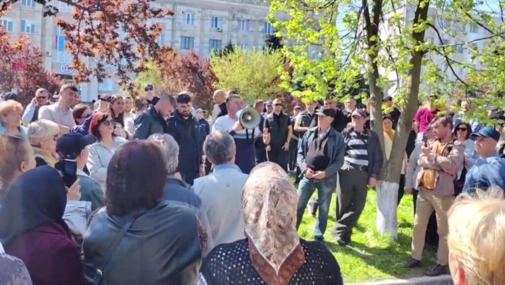 Майя Санду приехала в Комрат. Сторонники Шора устроили протест