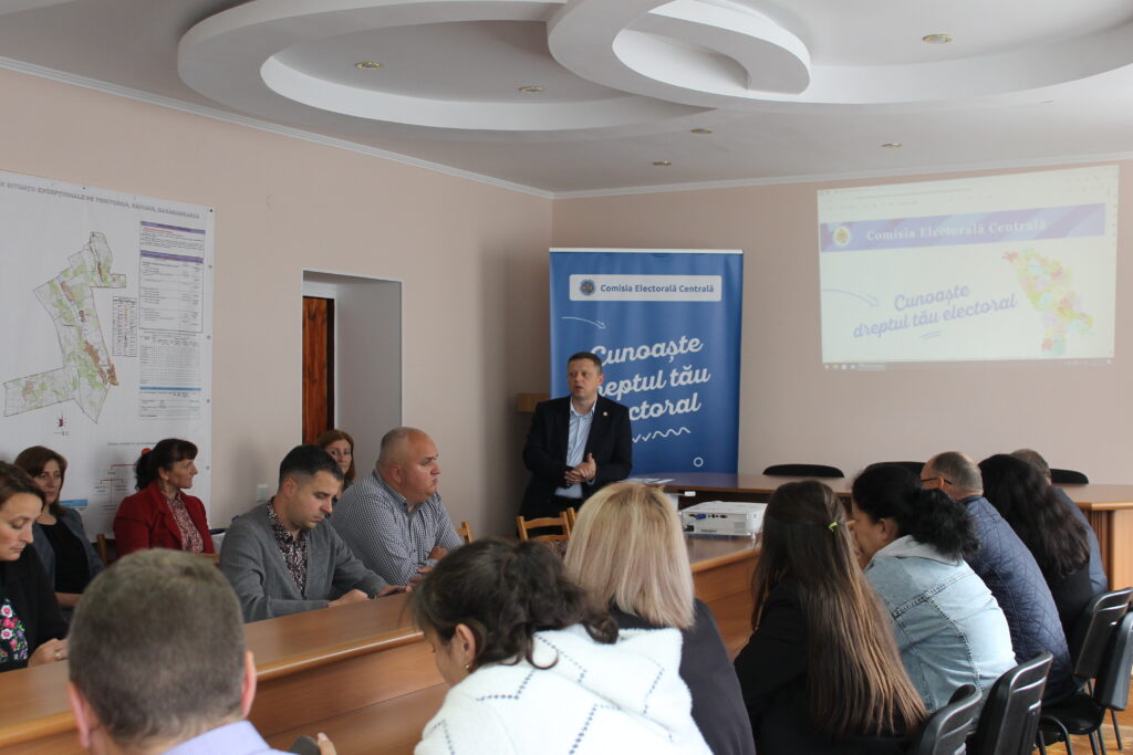Встреча с представителем ЦИК в Басарабяске. Что нужно знать о выборах президента и референдуме за евроинтеграцию