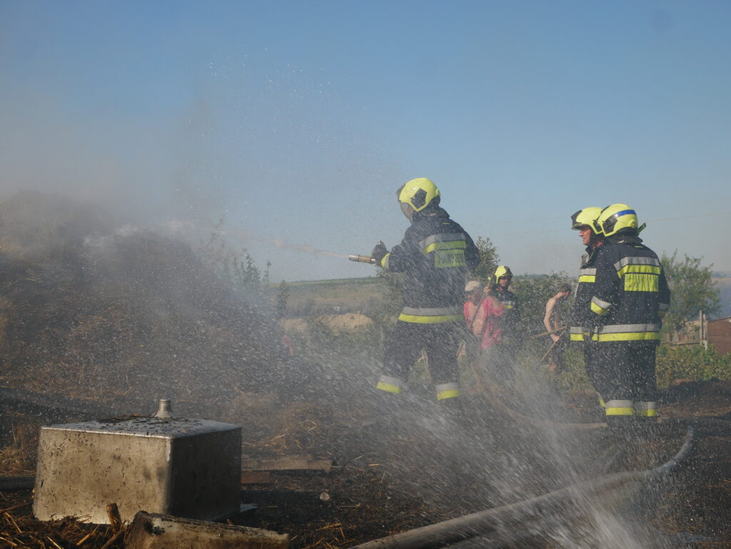 Пожар, начавшийся в Украине, перекинулся на огороды жителей Басарабяски