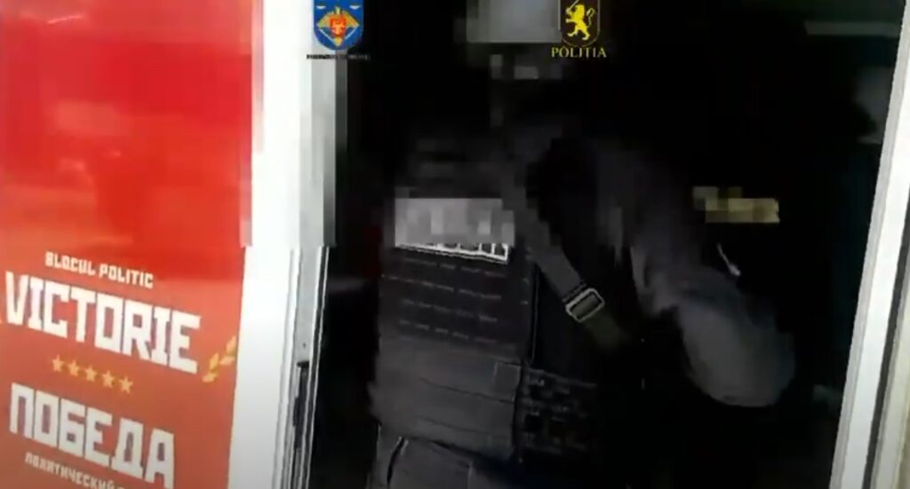 (ВИДЕО) Обыски по делу о коррупции: финансирование партий через российский банк и связь с Иланом Шором
