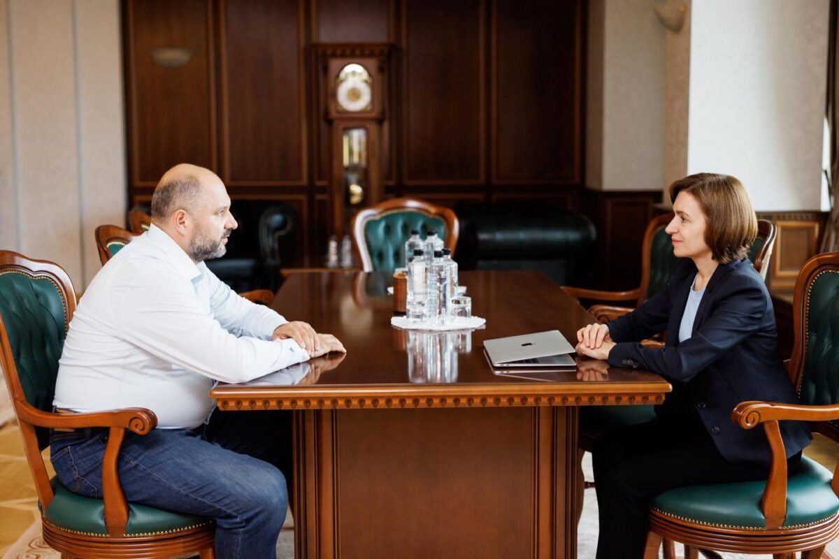 отставка Парликова